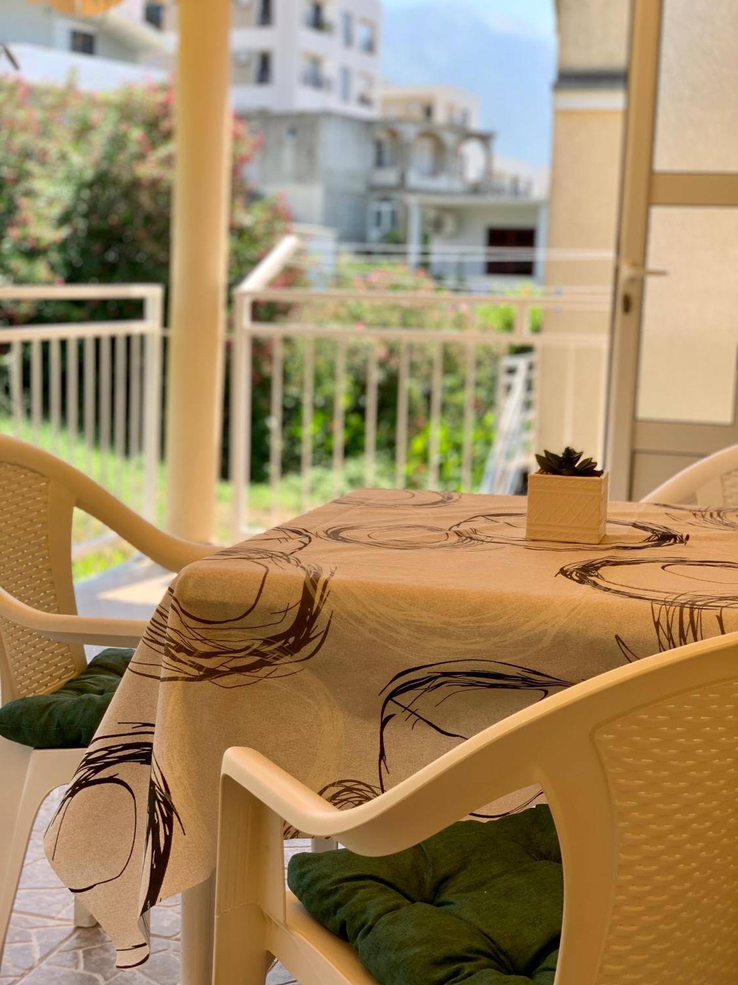 Apartman Dma Tivat Exteriör bild